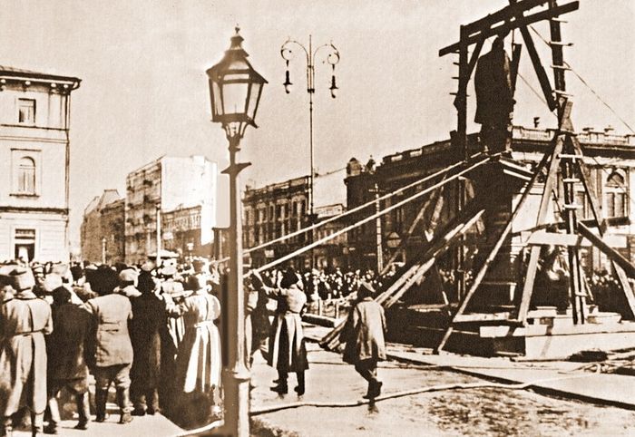 Свержение памятника Столыпину в Киеве, 15 марта 1917 года