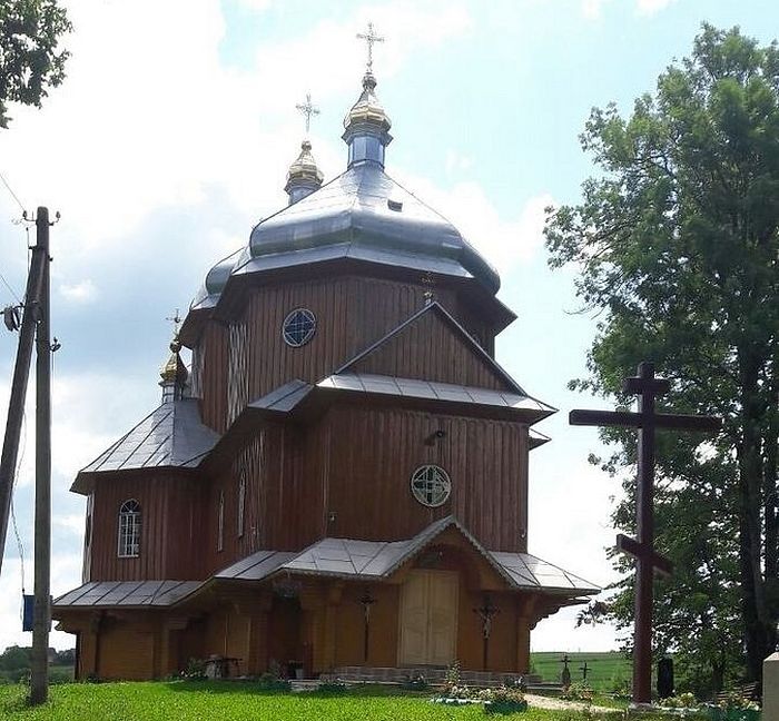Захваченный храм Архистратига Божьего Михаила в с. Шандровец Львовской области