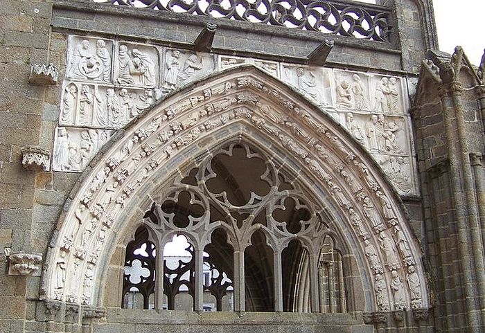 Рельефы большого крыльца Дольского собора, Доль-де-Бретань