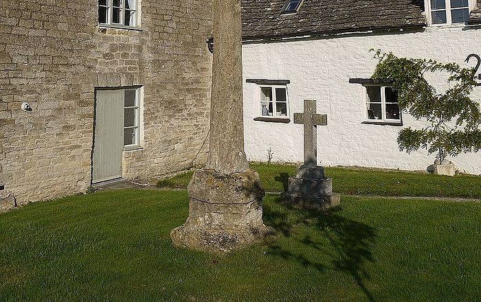 Древний крест рядом с церковью свт. Самсона в Криклейде, Уилтшир