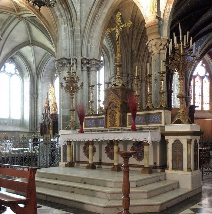 Ранний из двух престолов в соборе свт. Самсона в Доль-де-Бретань