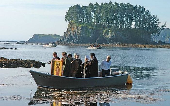 Modern day piligrims arriving to Spruce Island by boat / oca.org