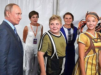 Владимир Путин посмотрел спектакль «Грифон» на новой сцене Музея-заповедника «Херсонес Таврический»