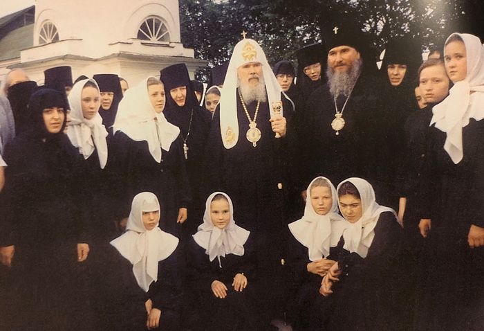 Святейший Патриарх Алексий II и архиепископ Климент в Свято-Никольском монастыре. 1999 г
