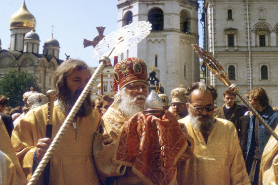 Bishop Basil carrying the Holy Fire at the Moscow Kremlin