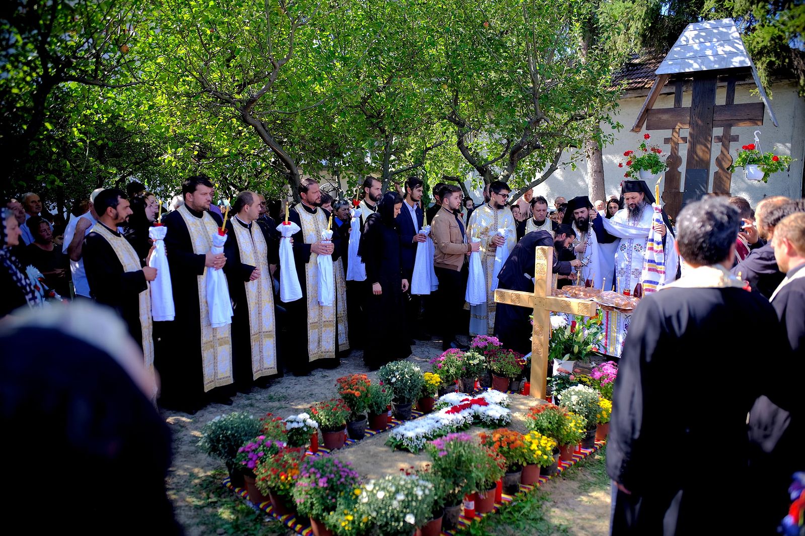 40-day-memorial-service-served-for-romanian-priest-who-left-behind-young-family-orthochristian-com