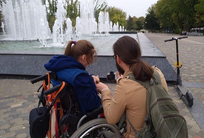 В Краснодаре священник обучает людей с инвалидностью искусству фотографии
