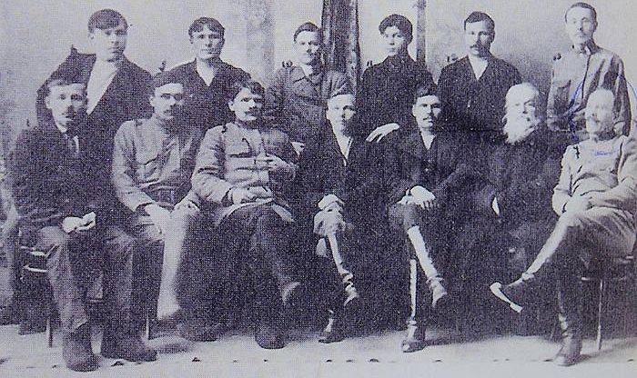 Павел Елькин – в нижнем ряду крайний справа