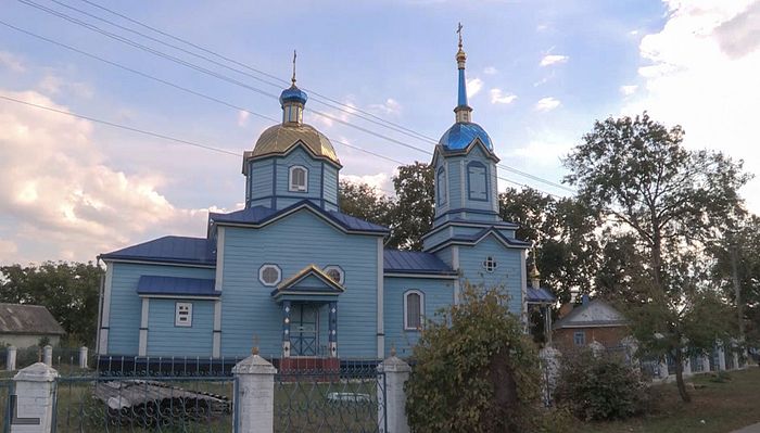 Ο Ιερός Ναός της Αγίας Σκέπης στο χωριό Μνίσιν που ανήκει στην Ουκρανική Ορθόδοξη Εκκλησία, τον οποίον είχαν καταλάβει οι εισβολείς της Ορθόδοξης Εκκλησίας της Ουκρανίας