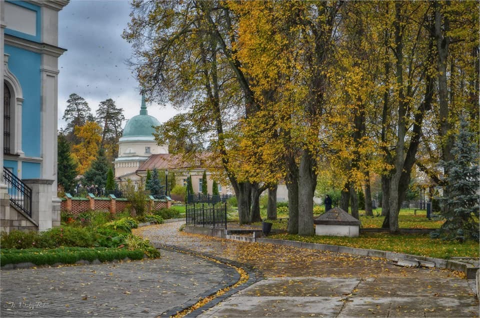 The path to church. October 2019