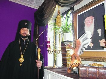 "Archbishop" Viktor Konturozov by a photo of Patriarch Bartholomew. Photo: ng.ru