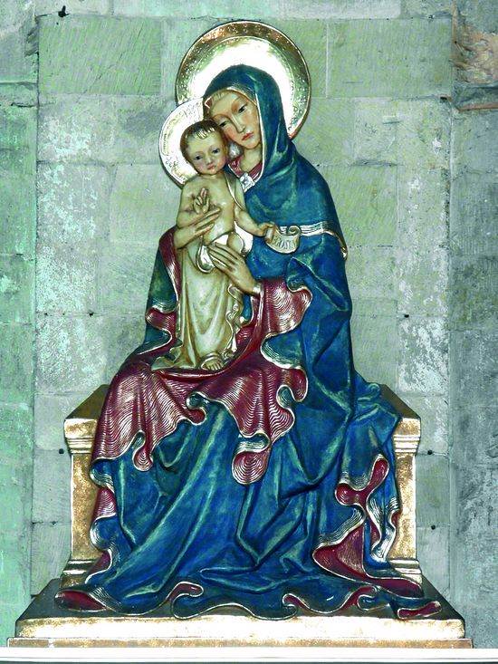 Madonna and Child by Travers inside Romsey Abbey, installed 1935 (provided by Mrs Elizabeth Hallett, Romsey Abbey)