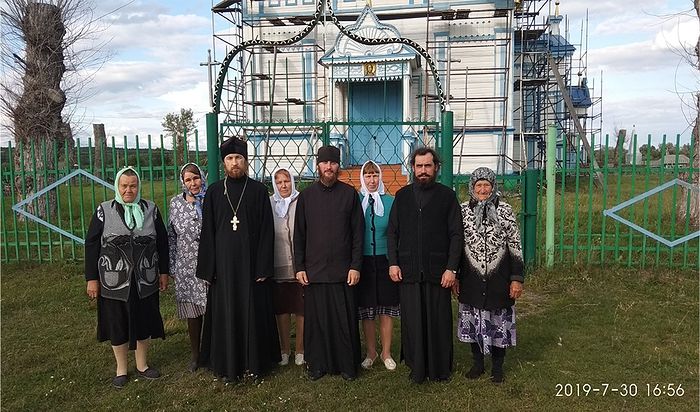 Участники встречи памяти иером. Петра (Эрзина) 30.08.2019 г около Успенского храма
