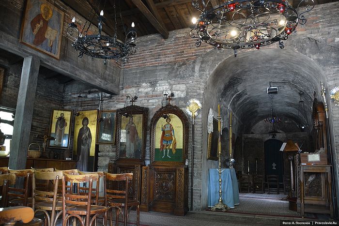 Interior of the Church of St. Demetrius the Bombardier in Athens. Photo by Anton Pospelov / Pravoslavie.ru
