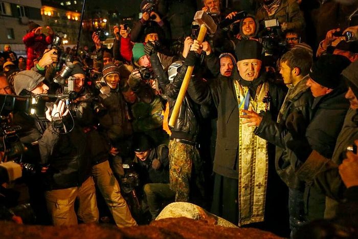 Ουνιάτης ιερέας στις διαδηλώσεις του Ευρωμαιντάν