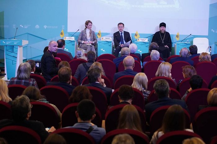 Митрополит Псковский и Порховский Тихон выступил на VIII Санкт-Петербургском международном культурном форуме