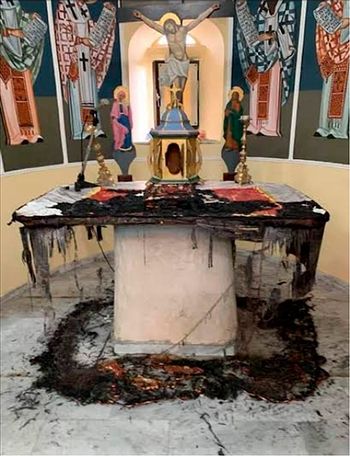 В Греции сожгли престол в православном храме
