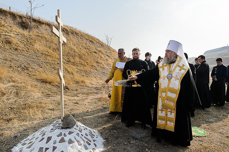 В Чимкенте освящен закладной камень в основание памятника новомученикам казахстанским