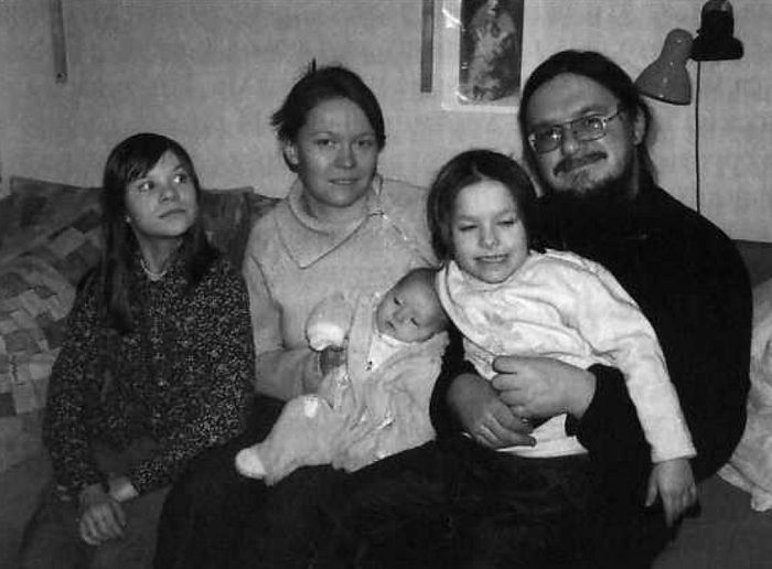 Иерей Даниил Сысоев с семьей