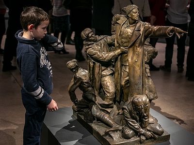 Выставкой «Память поколений: Великая Отечественная война в изобразительном искусстве» заинтересовались по всей России