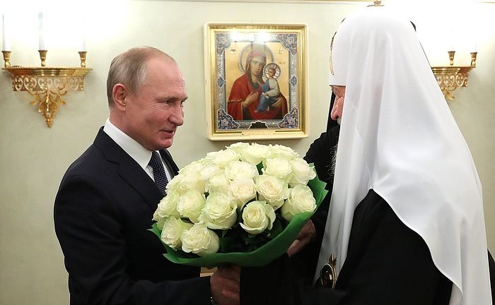 Президент России Владимир Путин поздравил Святейшего Патриарха Кирилла с днем рождения
