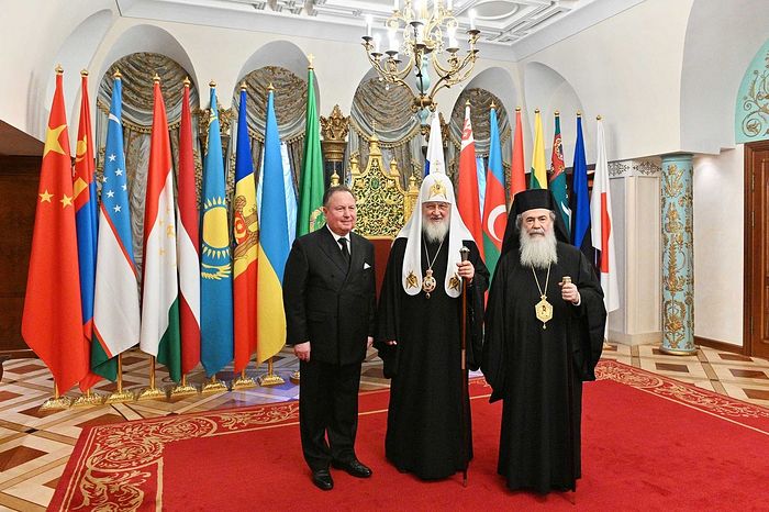 Патриарх Иерусалимский Феофил III призвал Предстоятелей Поместных Церквей встретиться в Иордании, чтобы обсудить вопрос сохранения единства Православия