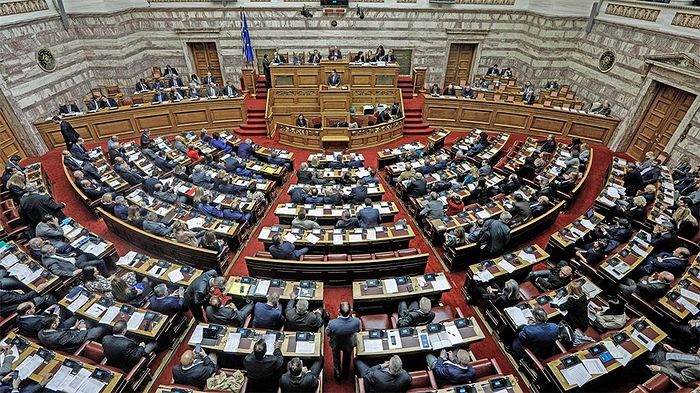 Парламент Греции проголосовал против отделения Церкви от государства