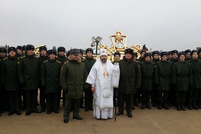 Состоялось освящение накупольных крестов главного храма Вооруженных сил России