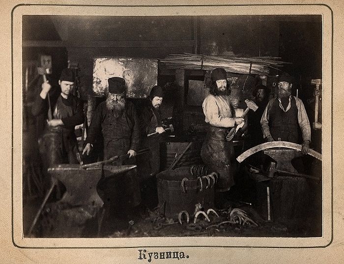 Кузница Валаамского монастыря, 1890-е годы. Из коллекции Сергея Максимишина
