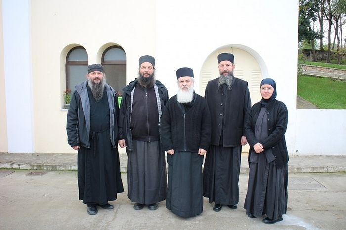 Са Епископом Николајем, мати Рахиљом и монахом Серафимом из манастира Арденица (јужна Албанија)