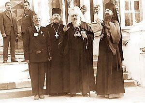 На Поместном Соборе 1971 года с Митрополитом Пименом (будущим Святейшим Патриархом)