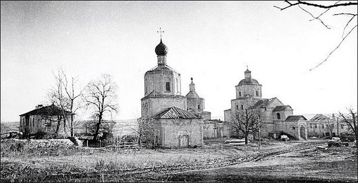 Рыльский Свято-Николаевский мужской монастырь, начало 90-х годов