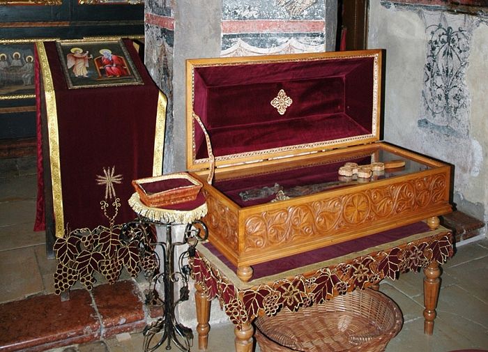 Ковчег в частицами мощей святых Бранковичей в монастыре Крушедол. Фото: иером.Игнатий (Шестаков)
