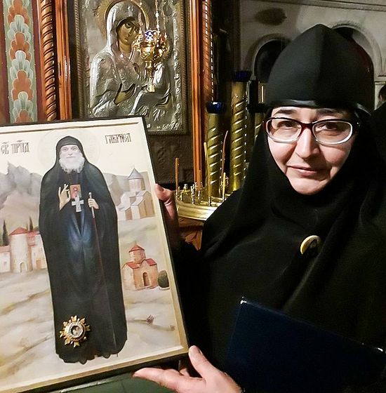 Novice Nun Maria (Glushchenko) with the icon of Elder Gabriel (Urgebadze)