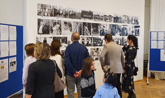 В Базеле открылась выставка фотографий «Царская семья»
