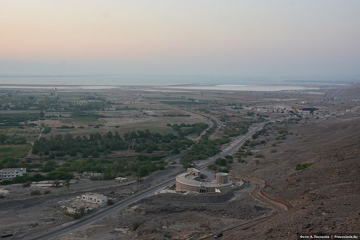 Вид от монастыря святого Лота на Север, в сторону Мертвого моря. Фото: А. Поспелов / Православие.Ru