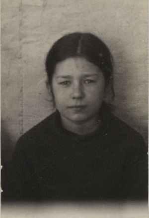 Татьяна Щипкова, 11 лет. Ленинград, 1941