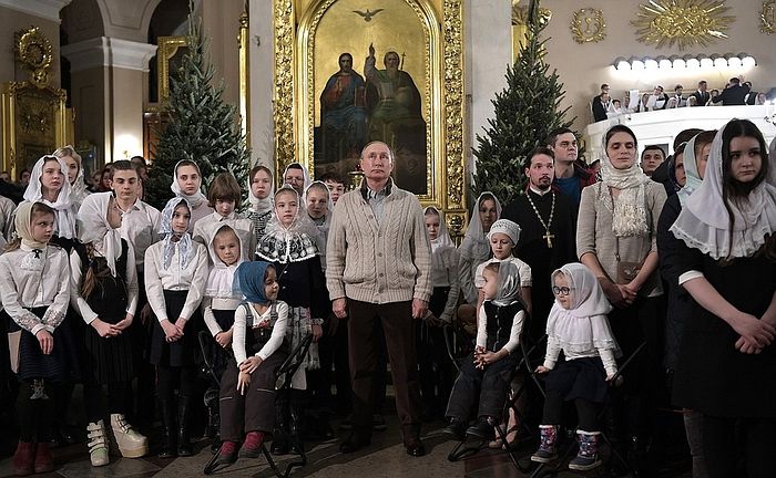 Владимир Путин встретил Рождество Христово в Спасо-Преображенском соборе Санкт-Петербурга