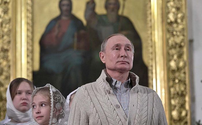 Владимир Путин встретил Рождество Христово в Спасо-Преображенском соборе Санкт-Петербурга