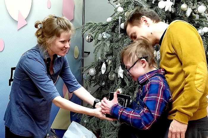 «Дари радость на Рождество»: 18 тысяч подарков собрали москвичи для подопечных службы «Милосердие»
