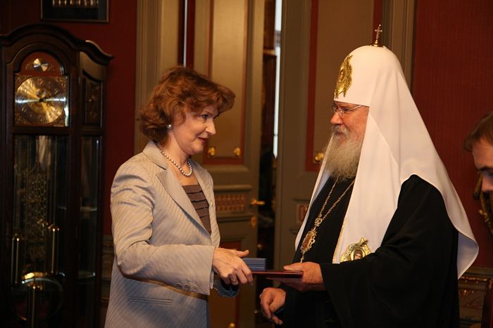 Наталья Нарочницкая и патриарх Алексий II