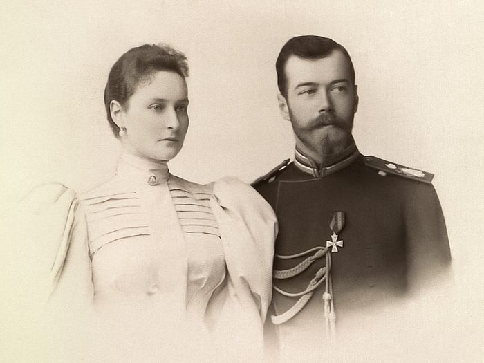 В Великих Луках проходит выставка о семье Николая II