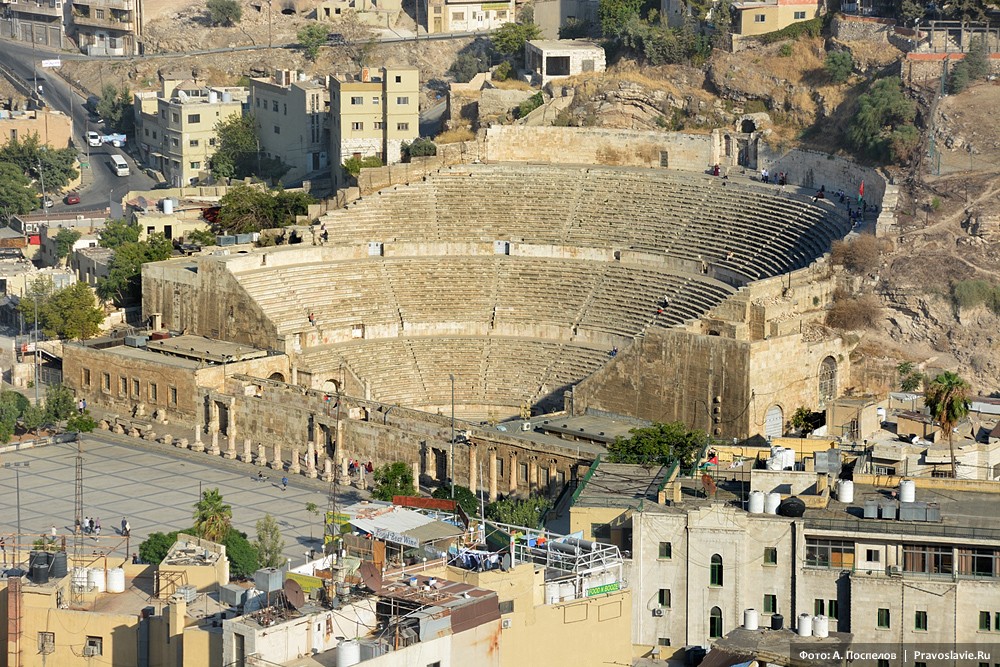 Амман, вид на римский амфитеатр со стороны Цитадели