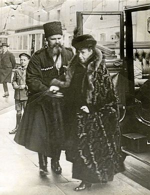 Вдовствующая императрица Мария Фёдоровна и её камер-казак Тимофей Ящик. Копенгаген, 1924