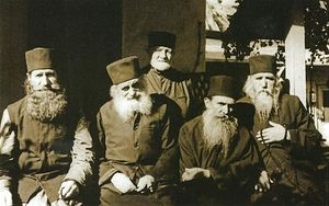 Афонская келлия Благовещения, 1977 г. Крайний справа – архимандрит Клеопа (Илие)