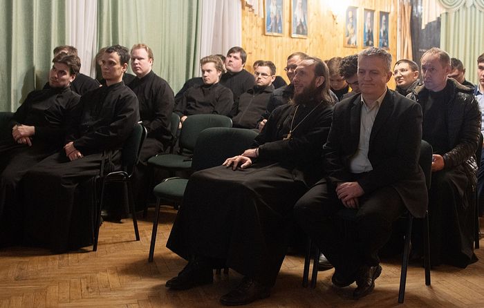 В Курской духовной семинарии прошла встреча студентов с игуменом Августином (Заярным)