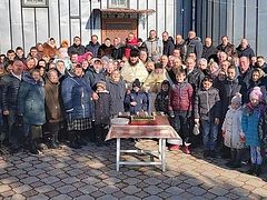 Ukrainian villagers celebrate 1-year anniversary of round-the-clock prayer vigils in defense of their church