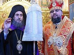Archimandrite from Athonite Philotheou Monastery leaves Liturgy, refusing to serve with schismatic OCU bishop