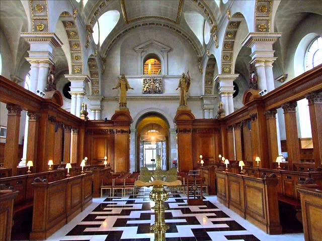 Внутри церкви прп. Бригиты в Лондоне (взято с Youtube.com)
