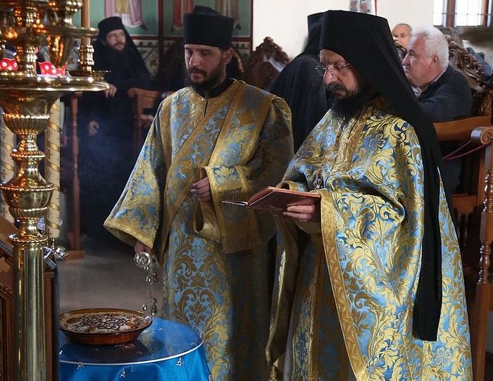 Abbot Archimandrite Paisios blessing the kollyva